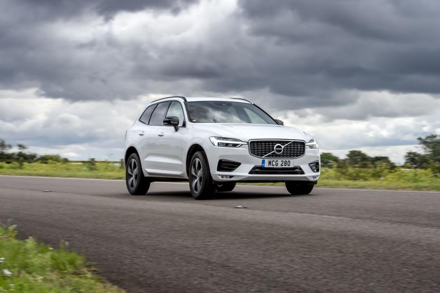  Volvo XC60 B4 R-Design 2019 года  (UK) (фото 14 из 26)